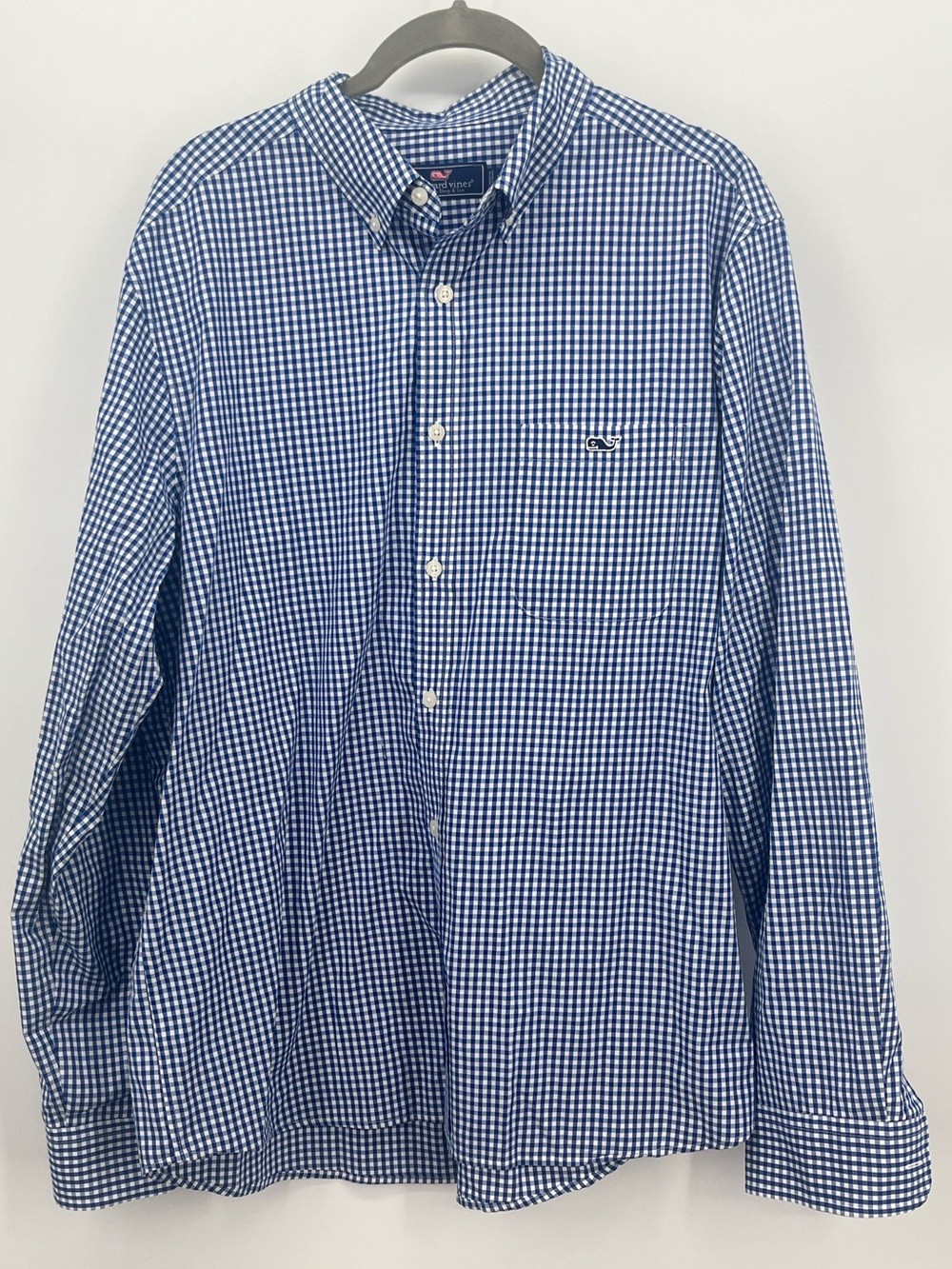 Vineyard Vines blue and white gingham long sleeve button down shirt. Size L.